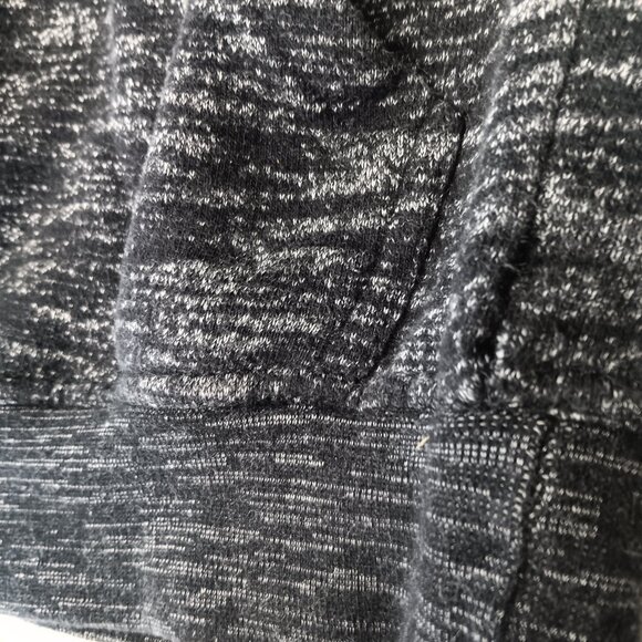 Queen pullover hoodie size small (flaw) - Picture 13 of 16